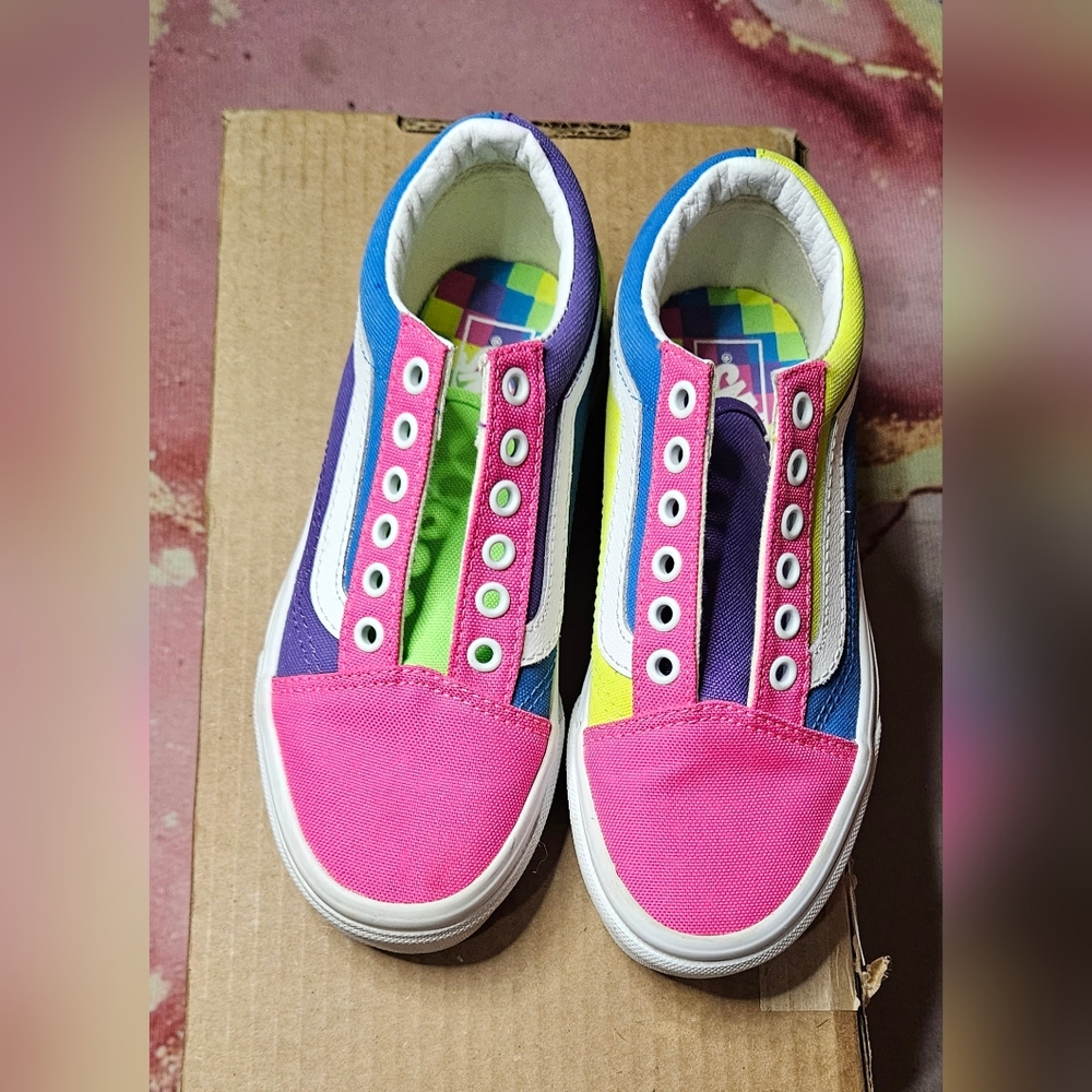 VANS( LITTLE GIRLS)(NWOT)